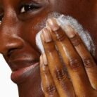 Creme Moussante Nettoyante Hydratante 236ml- Application Visage 2